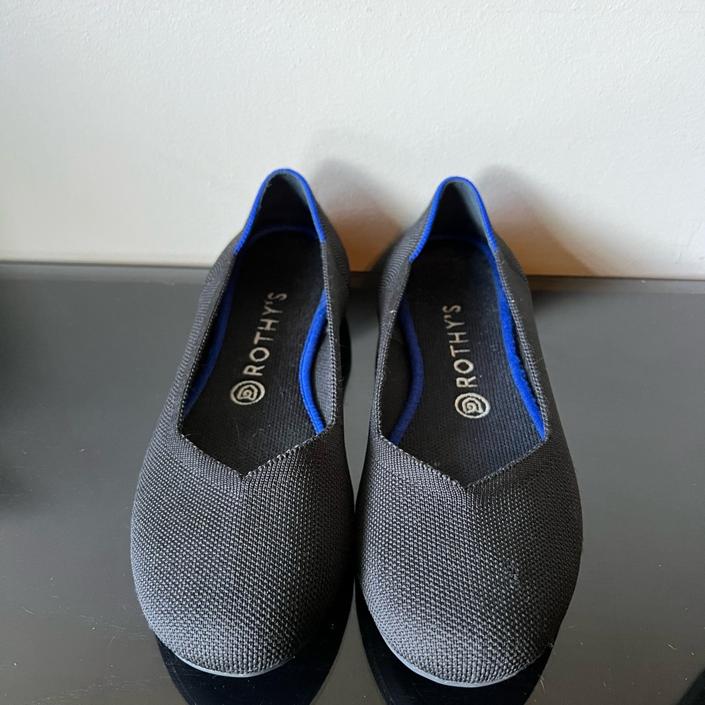 Black Rothy’s Round Toe Flats
